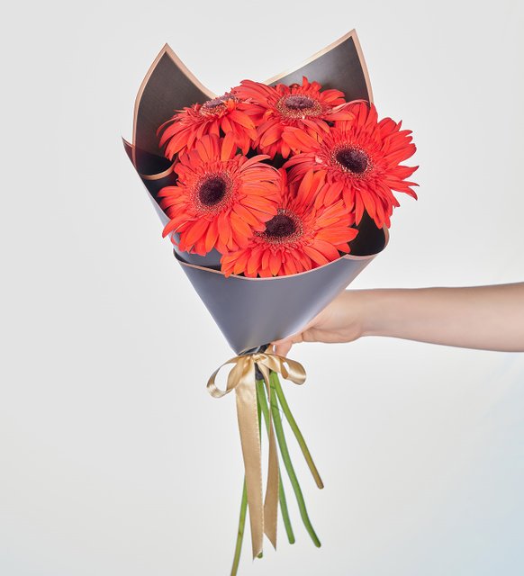 Krmz Gerbera iek Buketi